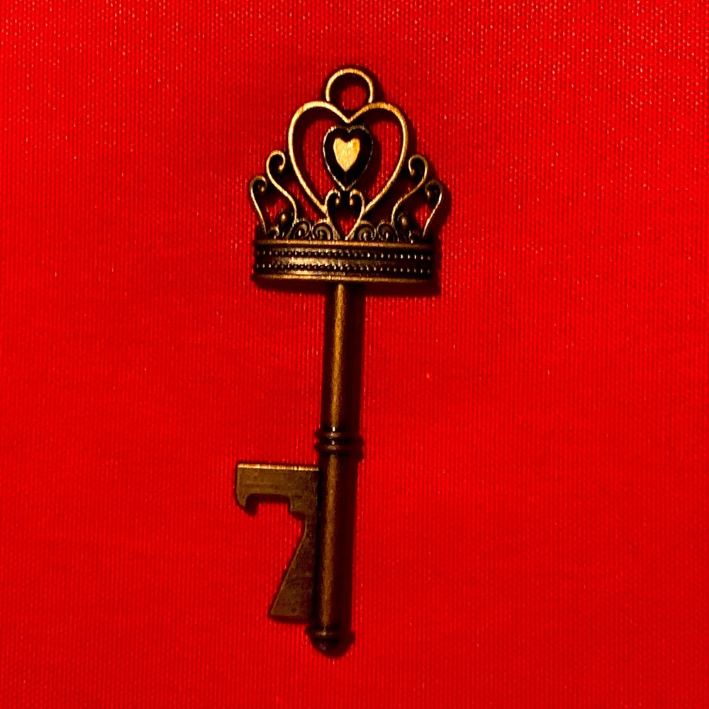 👑CROWN KEY PENDENT & BOTTLE OPENER👑